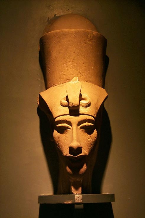 A Bust of Amenhotep IV/Akhenaten in the Luxor Museum, Egypt. 