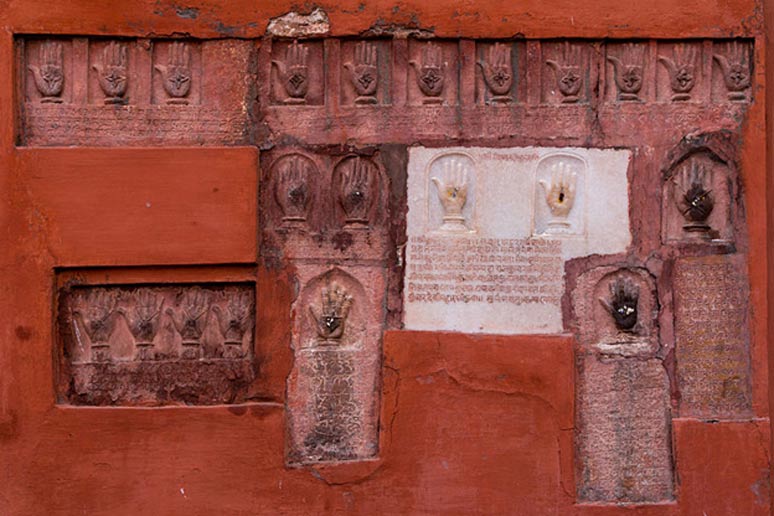 On the wall of the Daulat Pol (Daulat gate)l, are forty-one hand imprints of wives of the Maharajas of Bikaner, who committed/suffered suttee on the pyre of their husband who died in combat. 